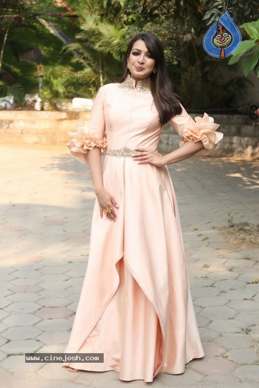 Catherine Tresa Photos - 5 / 21 photos
