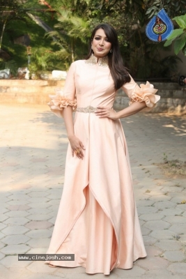 Catherine Tresa Photos - 5 of 21
