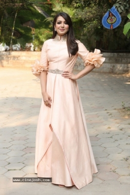 Catherine Tresa Photos - 7 of 21