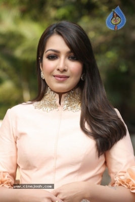 Catherine Tresa Photos - 10 of 21