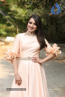 Catherine Tresa Photos - 16 of 21