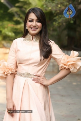Catherine Tresa Photos - 18 of 21