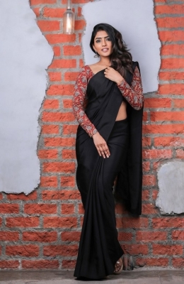 Eesha Rebba Saree Photos - 1 of 7