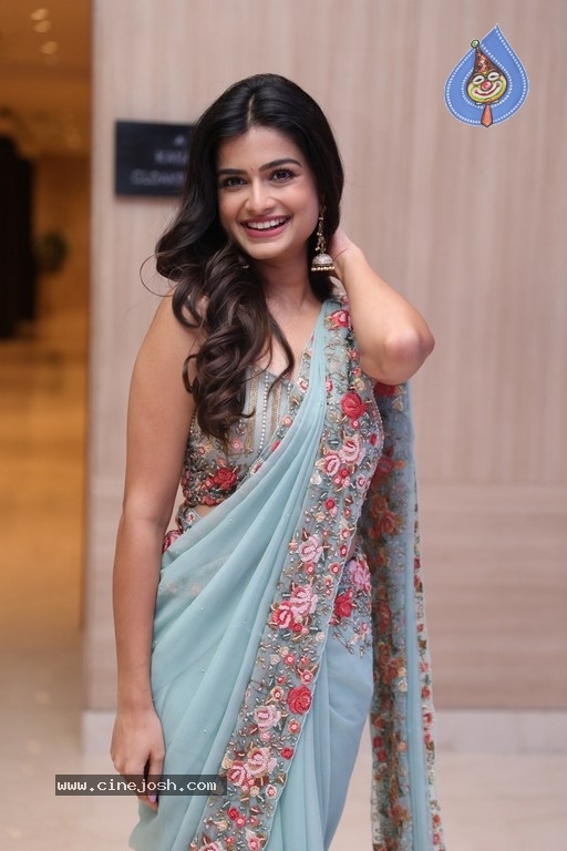 Hemal Ingle Pics - 13 / 19 photos