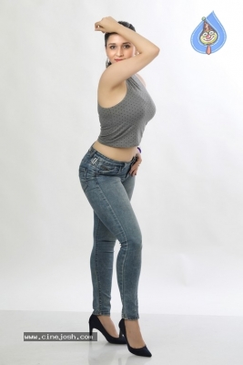 Mannara Chopra Pics - 2 of 9