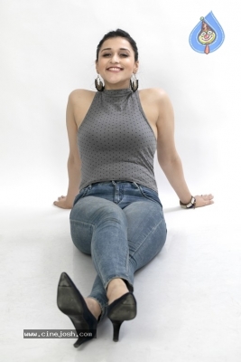Mannara Chopra Pics - 6 of 9