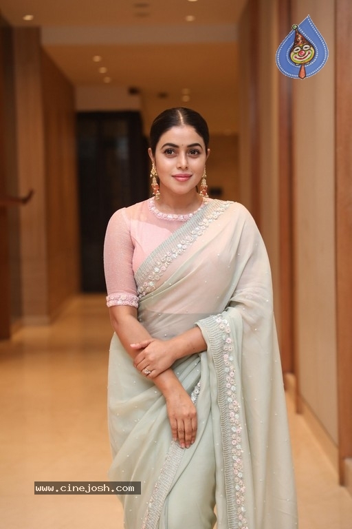 Poorna Photos - 14 / 20 photos