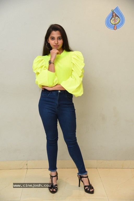 Preethi Asrani Pics - 7 / 15 photos