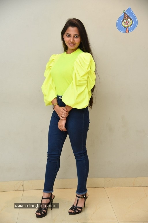 Preethi Asrani Pics - 8 / 15 photos