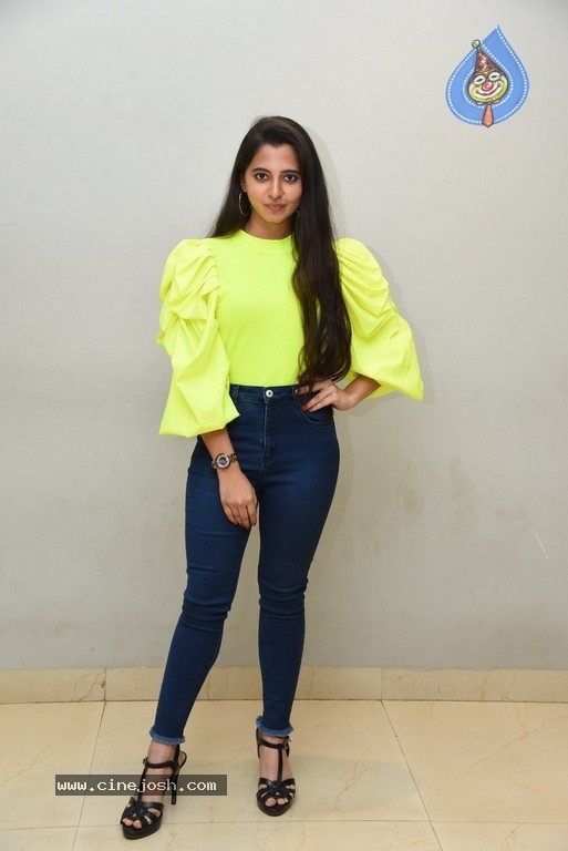 Preethi Asrani Pics - 13 / 15 photos