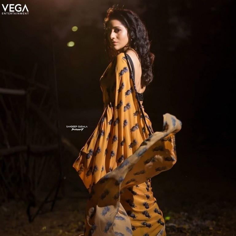 Rashmi Gautam Photos - 3 / 4 photos