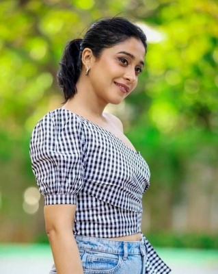 Regina Cassandra Photos - 2 of 3