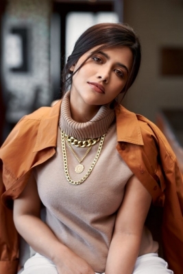 Rishika Kapoor Photos - 1 of 7