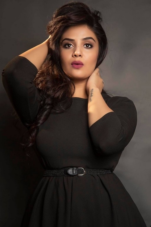 Sreemukhi Photos - 1 / 5 photos