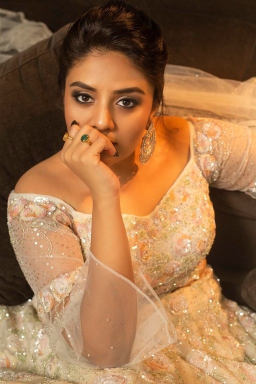 Sreemukhi Photos - 1 / 8 photos