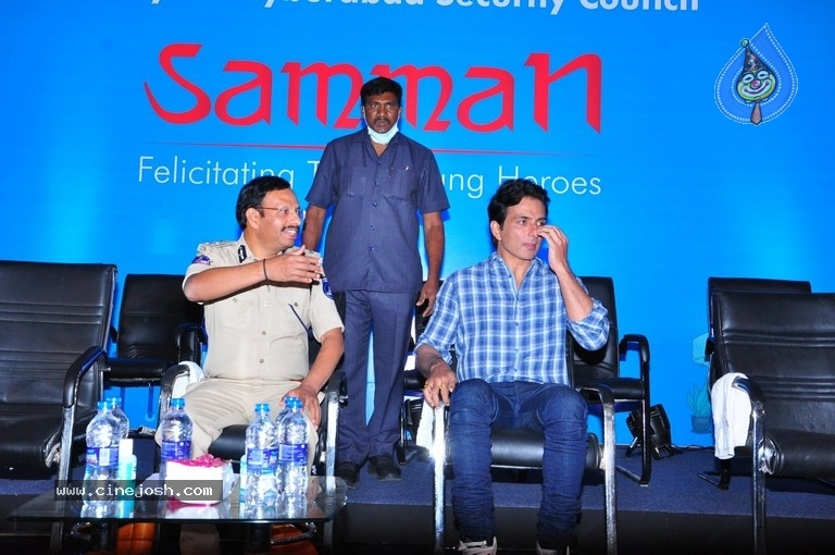 Sonu Sood At Cyberabad Traffic Police Event - 4 / 21 photos