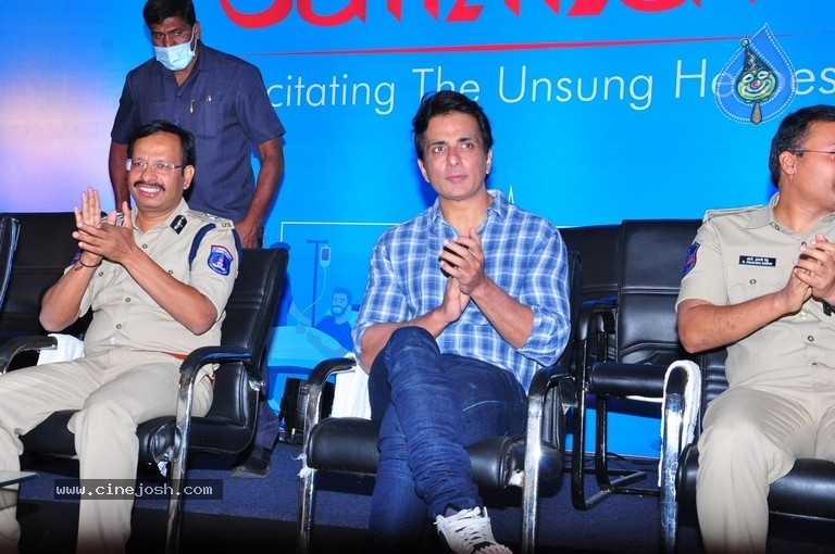 Sonu Sood At Cyberabad Traffic Police Event - 7 / 21 photos