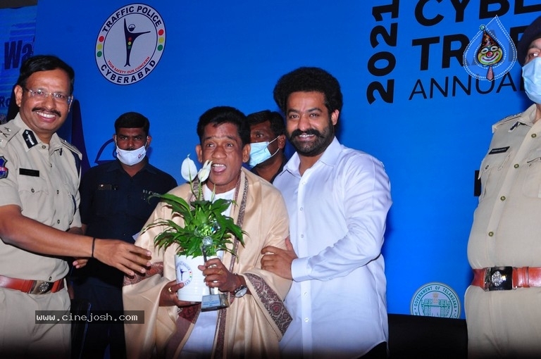 Jr Ntr at Cyberbad Traffic Police Event - 12 / 42 photos