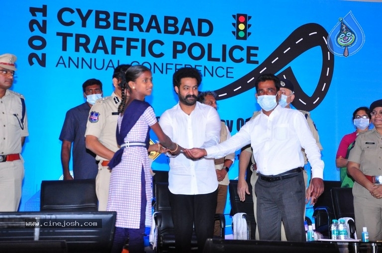 Jr Ntr at Cyberbad Traffic Police Event - 30 / 42 photos