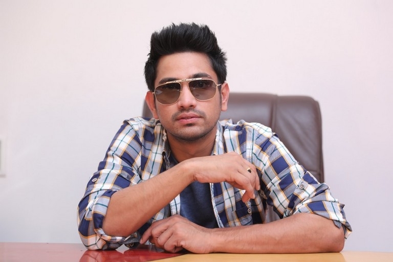 Raj Tarun Interview Photos - 6 / 11 photos