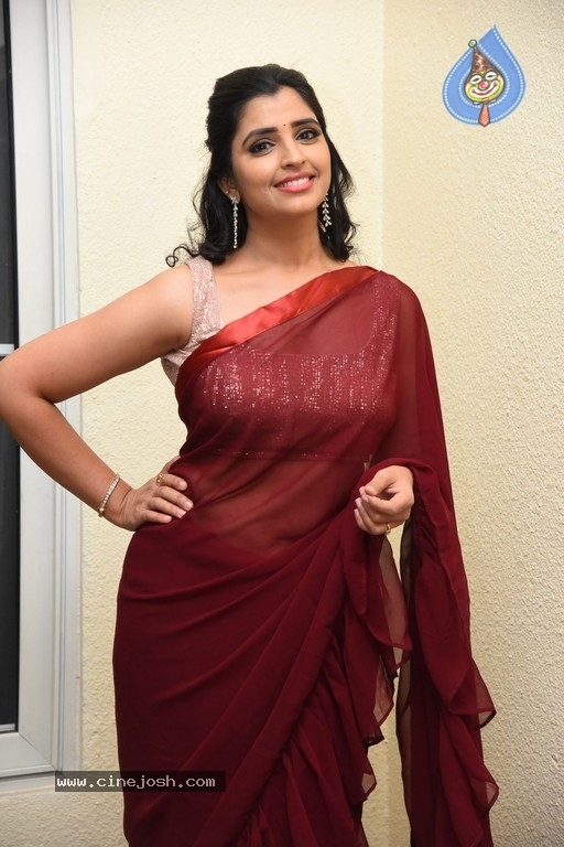 Anchor Shyamala Pics - 8 / 21 photos