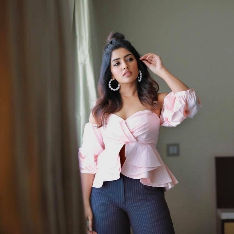 Eesha Rebba Photos - 3 / 5 photos