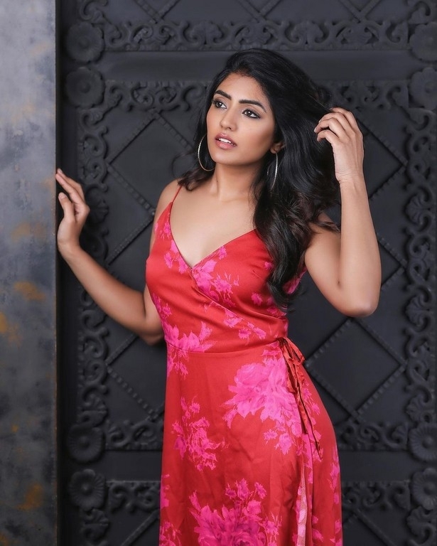 Eesha Rebba Pics - 2 / 4 photos