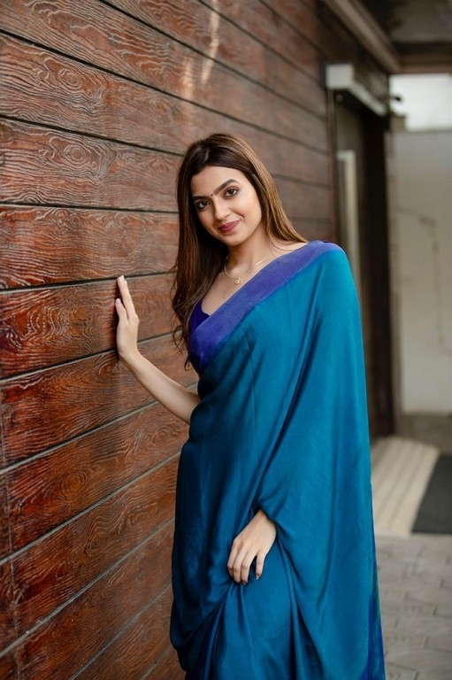 Kashika Kapoor Pics - 2 / 4 photos