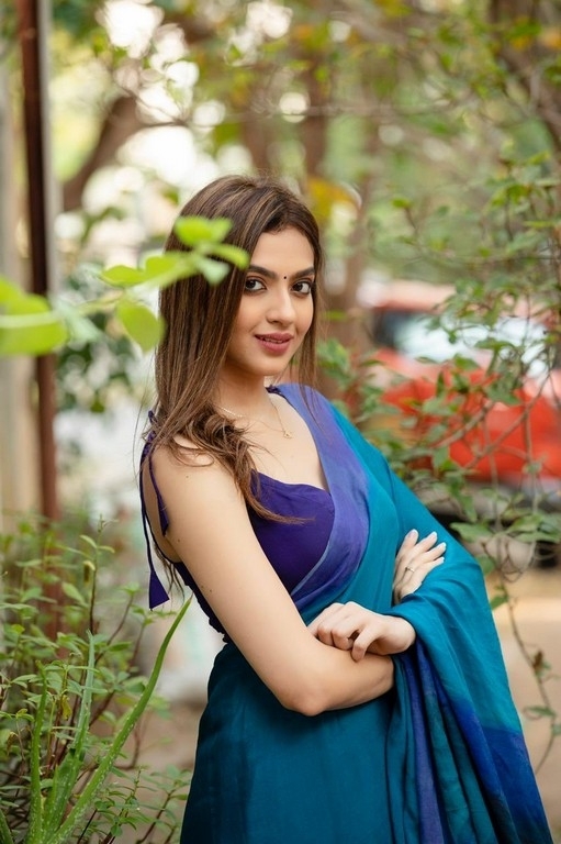 Kashika Kapoor Pics - 4 / 4 photos