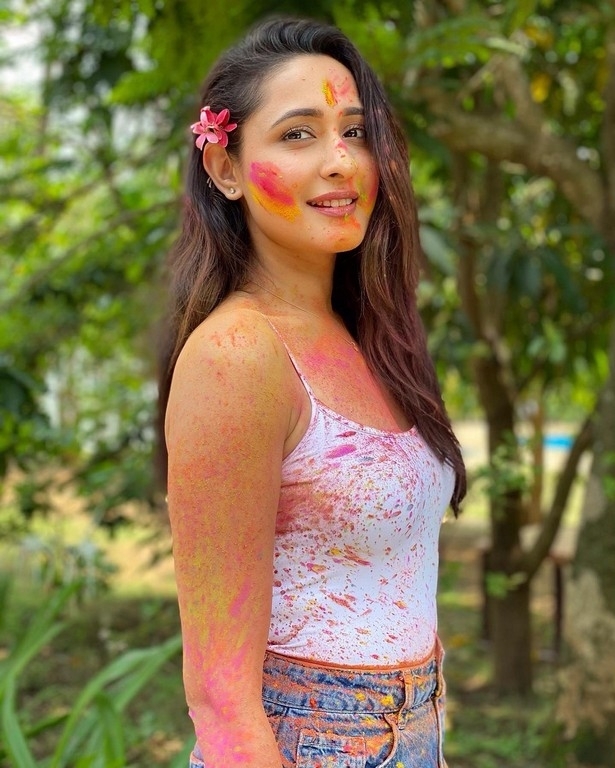 Pragya Jaiswal Holi Celebrations - 2 / 4 photos