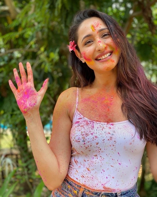 Pragya Jaiswal Holi Celebrations - 4 / 4 photos