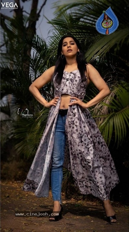 Rashmi Gautam New Stills - 1 / 4 photos