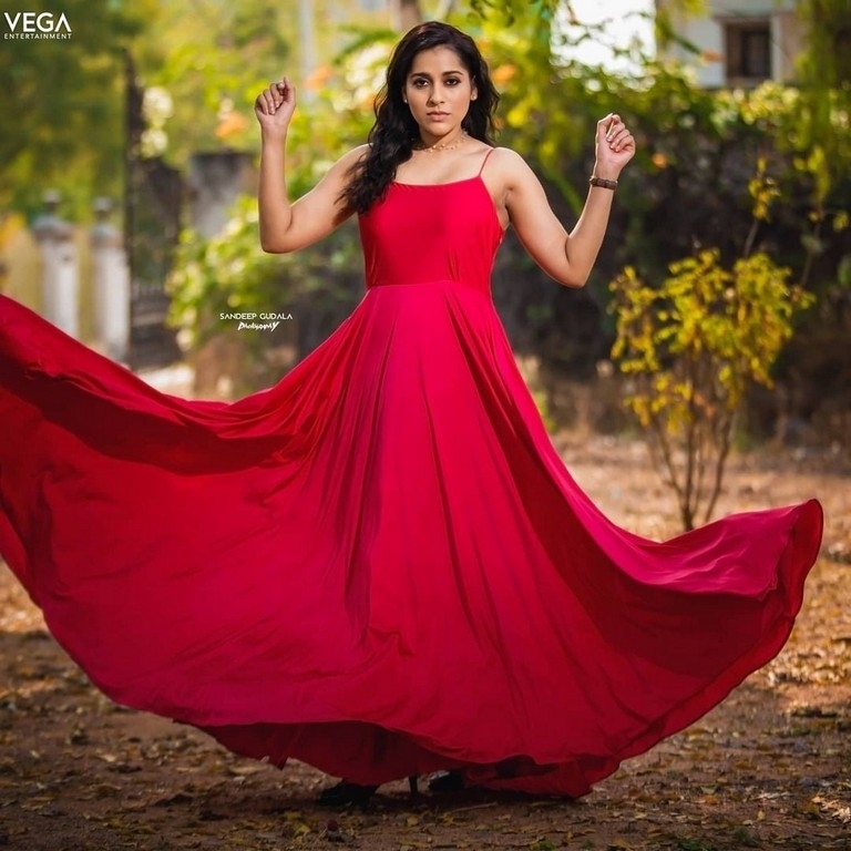 Rashmi Gautam Photos - 1 / 5 photos