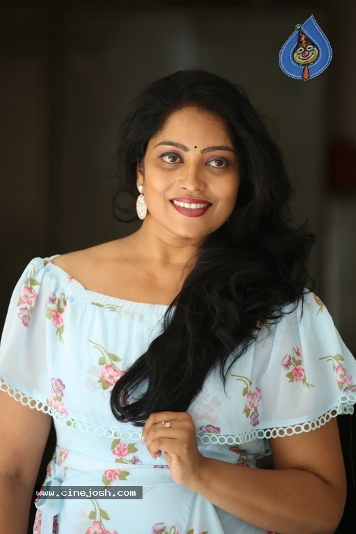 Sandhya Rani - 4 / 9 photos