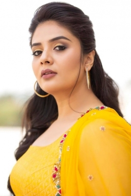 Sreemukhi Photos - 7 of 8