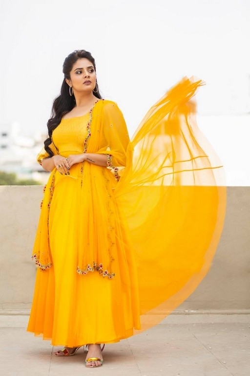 Sreemukhi Photos - 2 / 8 photos