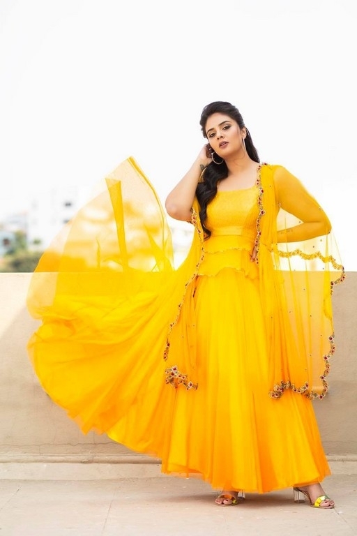 Sreemukhi Photos - 8 / 8 photos