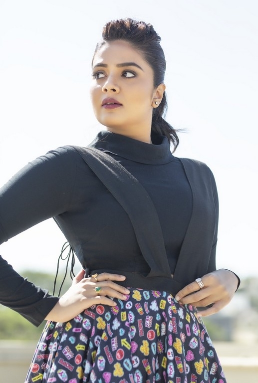Sreemukhi Photos - 2 / 7 photos