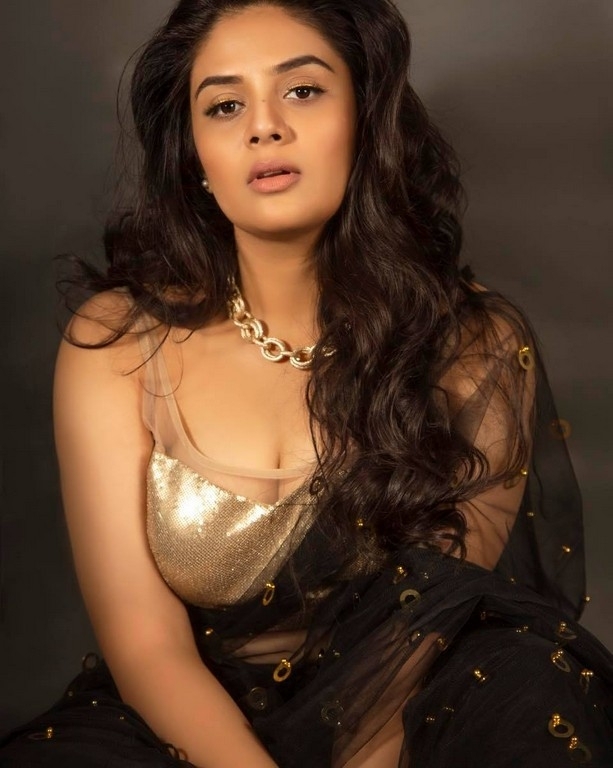 Sreemukhi Photos - 1 / 7 photos