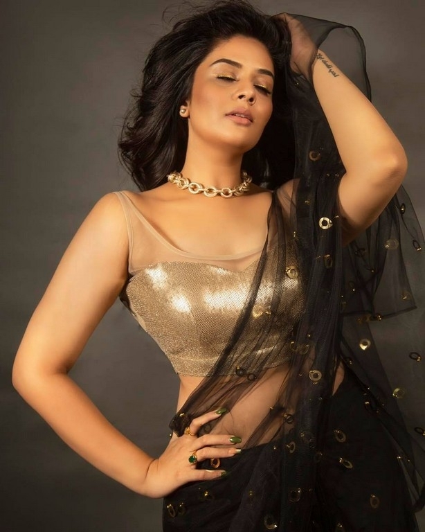 Sreemukhi Photos - 4 / 7 photos