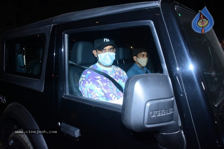 Alia Bhatt Birthday Party At Karan Johar House - 17 / 38 photos