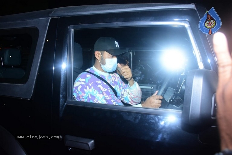 Alia Bhatt Birthday Party At Karan Johar House - 22 / 38 photos