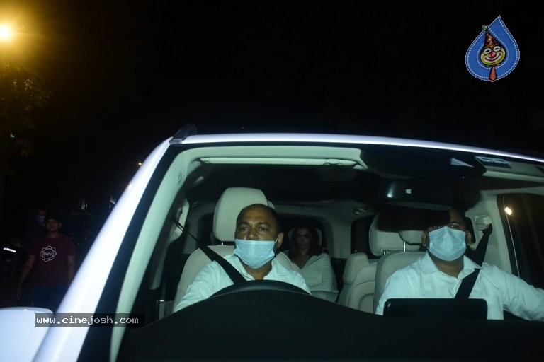 Alia Bhatt Birthday Party At Karan Johar House - 23 / 38 photos