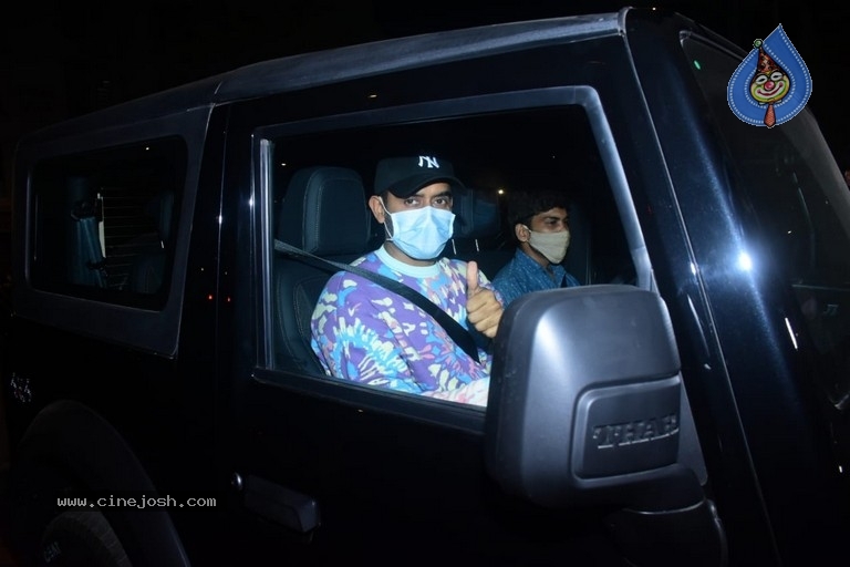 Alia Bhatt Birthday Party At Karan Johar House - 24 / 38 photos