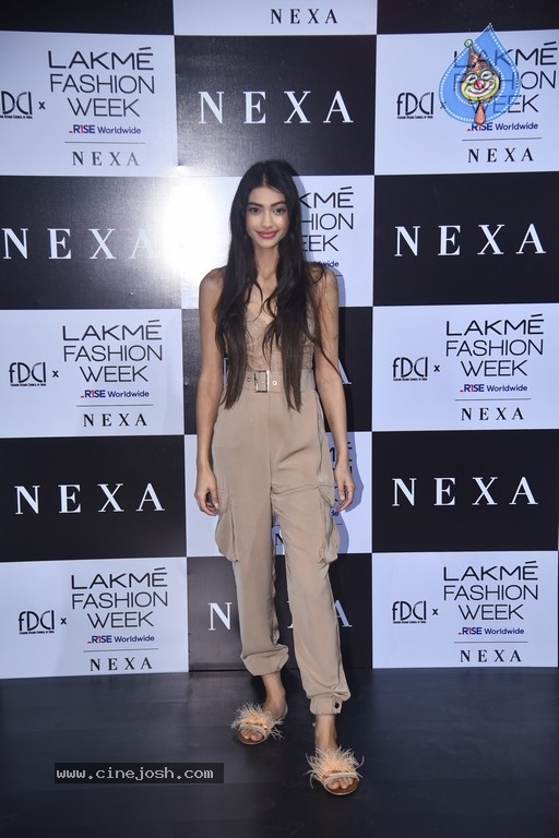 Ananya Panday At Lakme Fashion Week - 18 / 18 photos