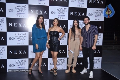 Ananya Panday At Lakme Fashion Week - 2 of 18