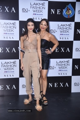 Ananya Panday At Lakme Fashion Week - 6 of 18
