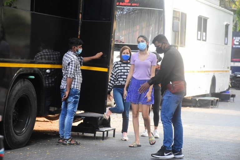 Ananya Panday Snapped On Location Shoot - 2 / 10 photos