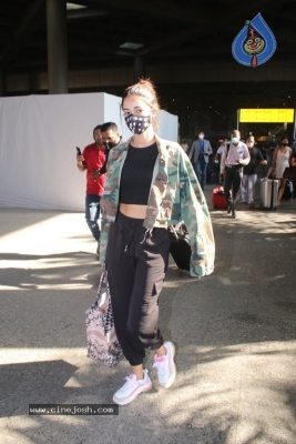 Ananya Pandey Spotted at Airport - 6 of 16
