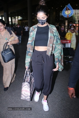 Ananya Pandey Spotted at Airport - 9 of 16